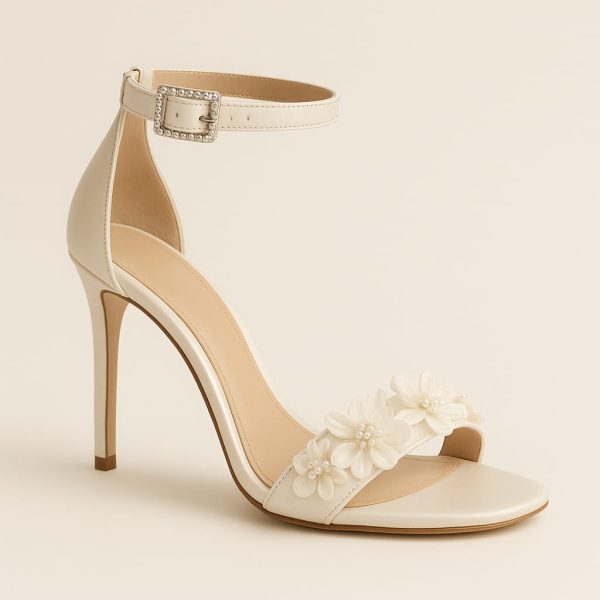Wedo Beyaz Deri Çiçekli Topuklu Sandalet